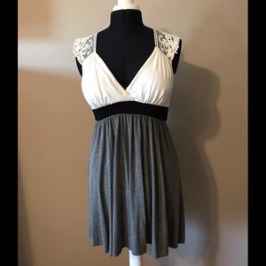 Super Cute Grey & Cream w/Lace Dress - M